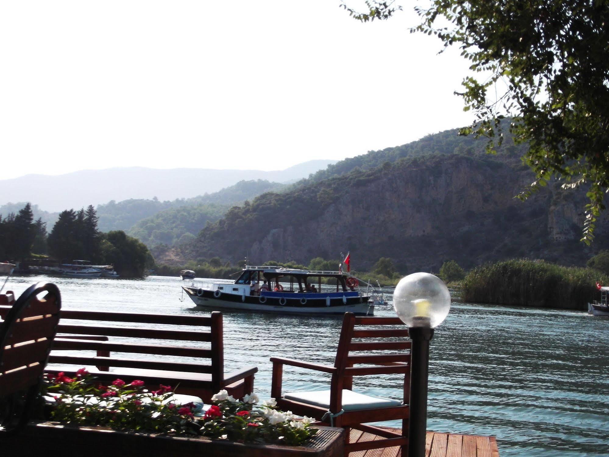 Myra Hotel Далян Екстериор снимка