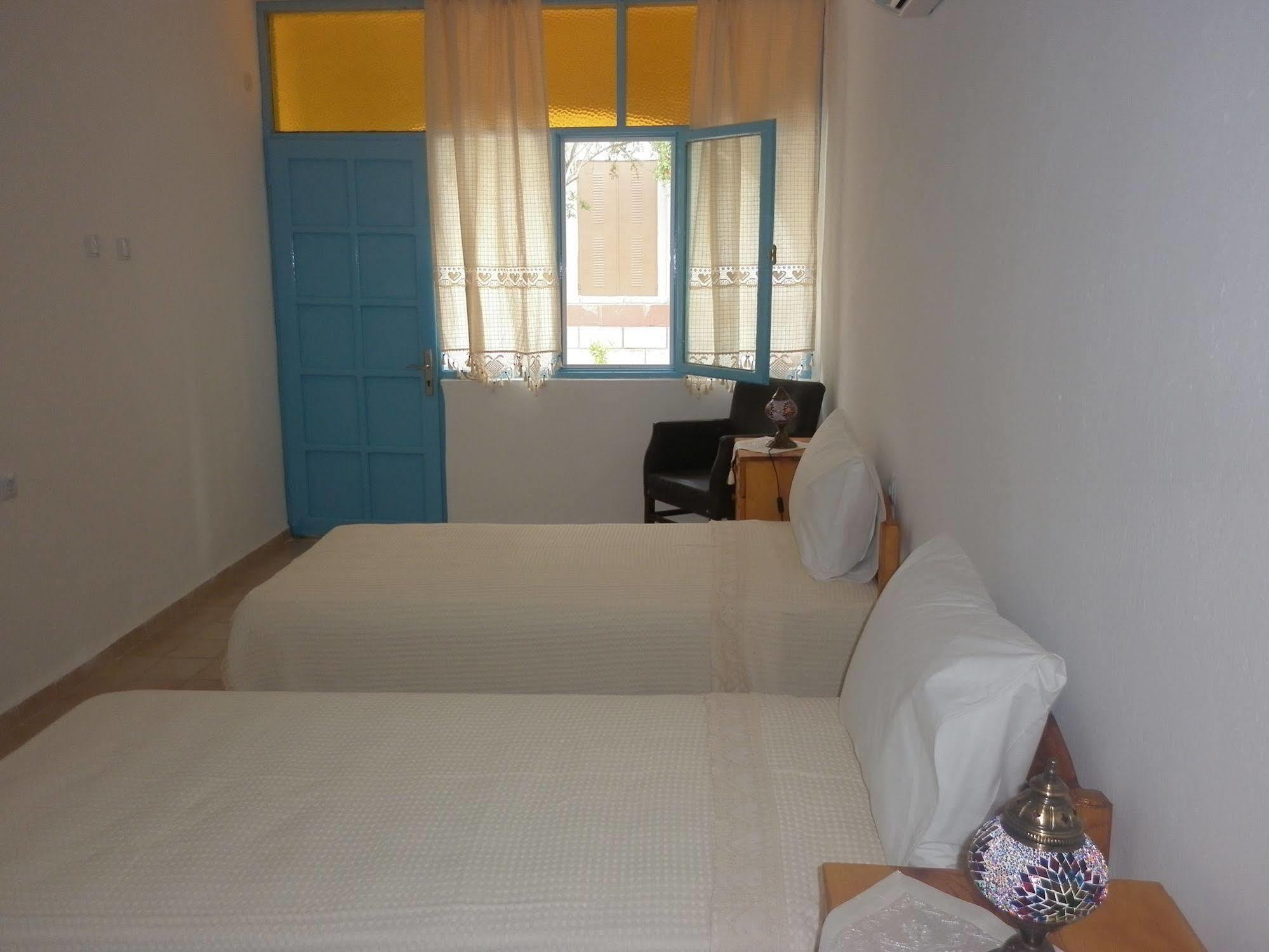 Myra Hotel Далян Екстериор снимка