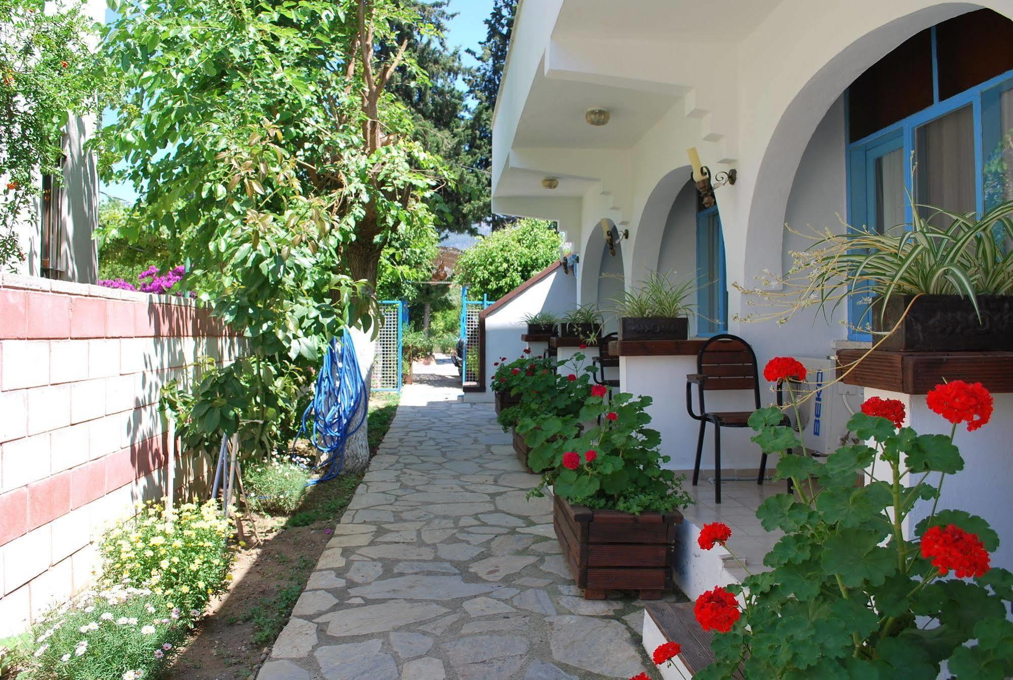 Myra Hotel Далян Екстериор снимка